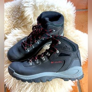 Columbia Newton Ridge Women’s Hiking Boots